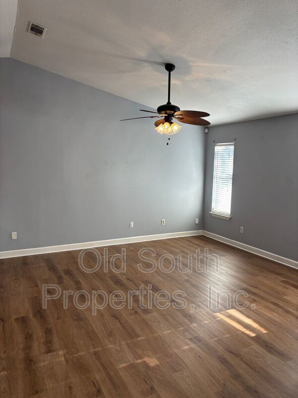 Close to schools, shopping & hospitals! property image