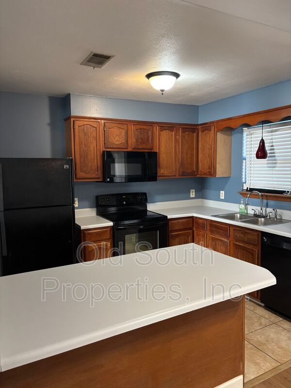 Close to schools, shopping & hospitals! property image