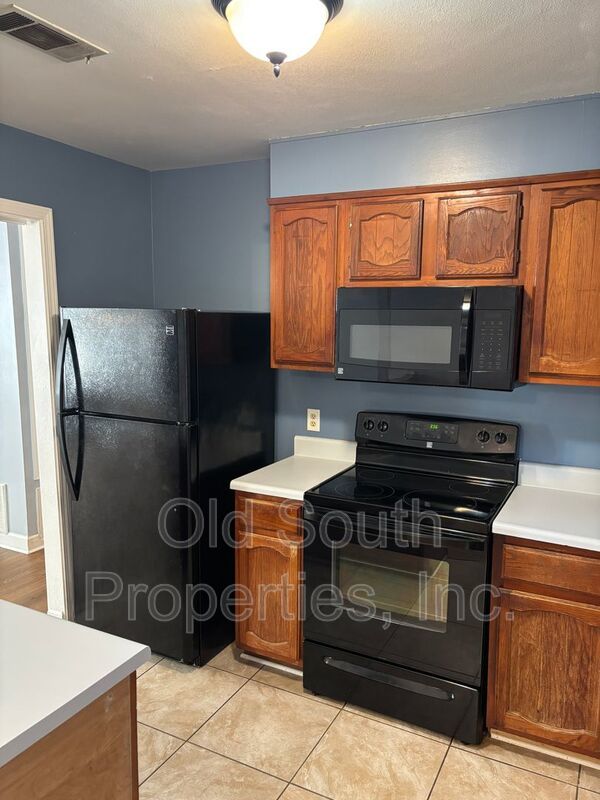 Close to schools, shopping & hospitals! property image