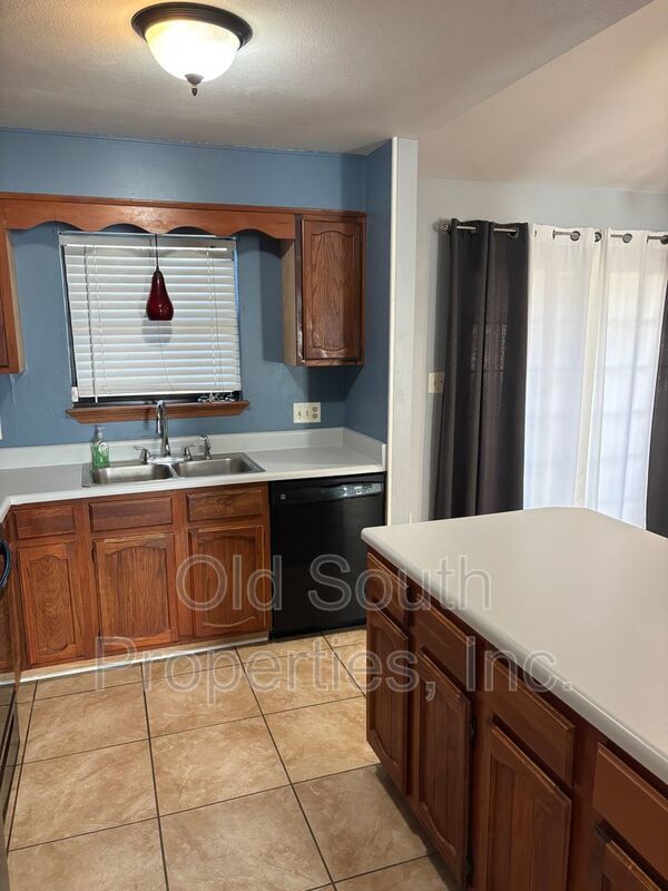 Close to schools, shopping & hospitals! property image