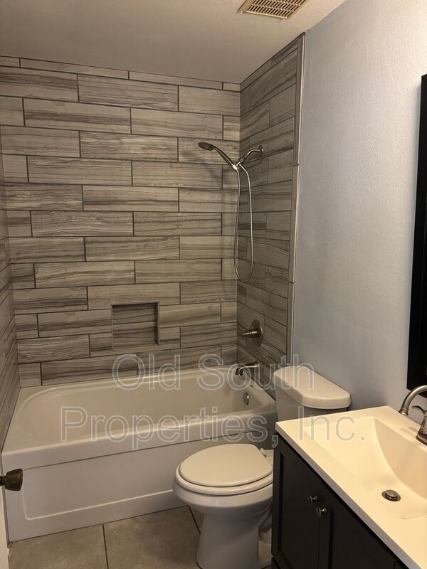 Close to schools, shopping & hospitals! property image