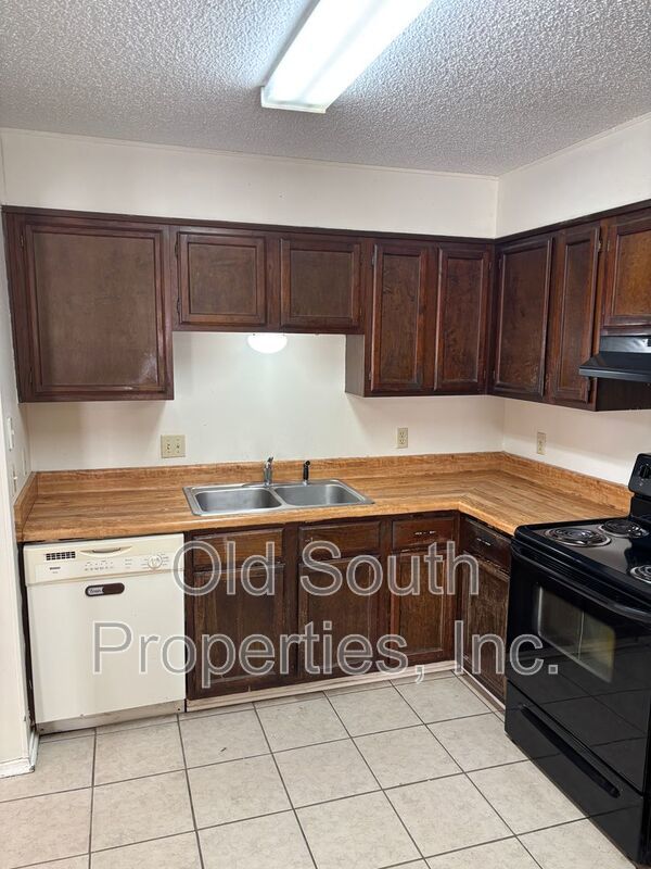 Convenient Northeast location! property image