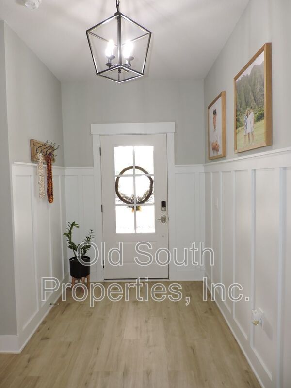 Easy access to shopping, interstate & Navy Federal complex! property image