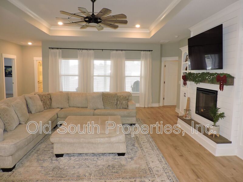 Easy access to shopping, interstate & Navy Federal complex! property image