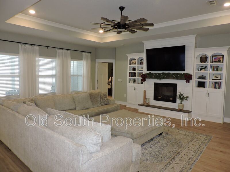 Easy access to shopping, interstate & Navy Federal complex! property image