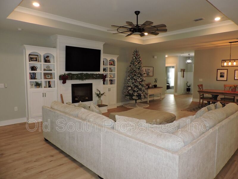 Easy access to shopping, interstate & Navy Federal complex! property image