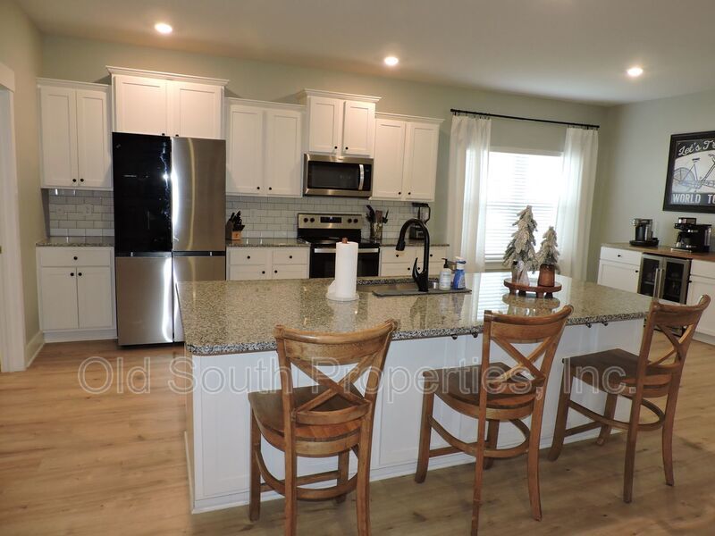 Easy access to shopping, interstate & Navy Federal complex! property image