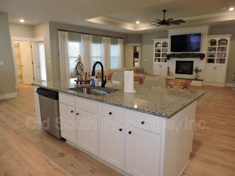 Easy access to shopping, interstate & Navy Federal complex! property image