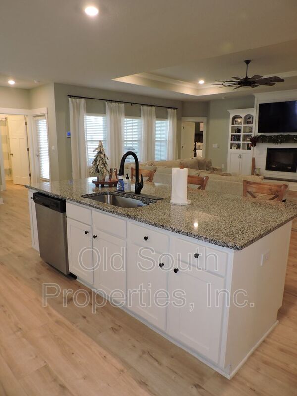 Easy access to shopping, interstate & Navy Federal complex! property image