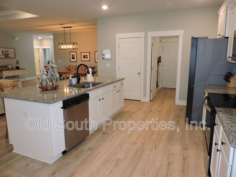 Easy access to shopping, interstate & Navy Federal complex! property image