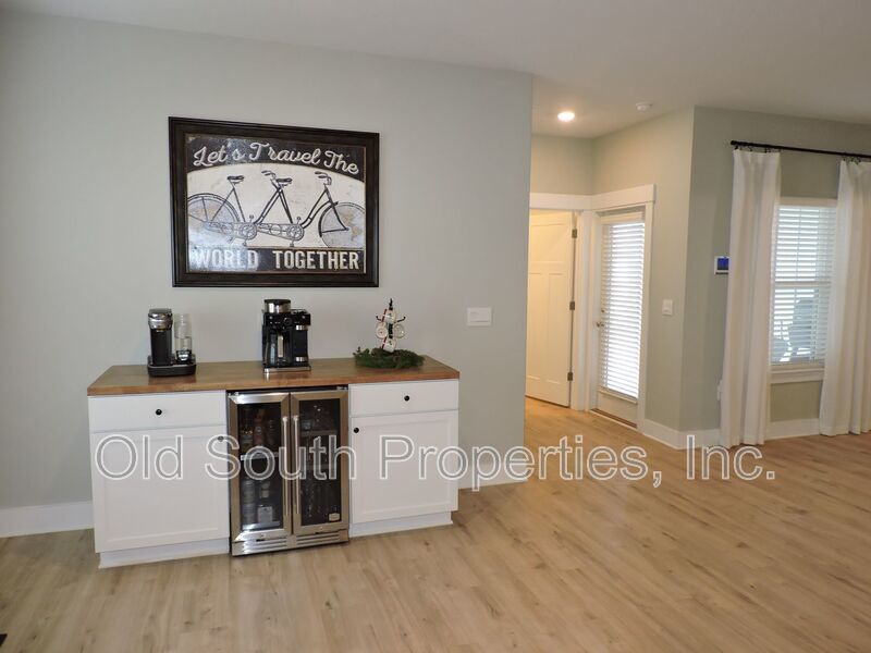 Easy access to shopping, interstate & Navy Federal complex! property image