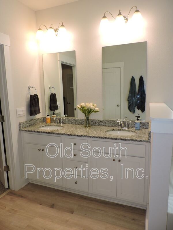 Easy access to shopping, interstate & Navy Federal complex! property image