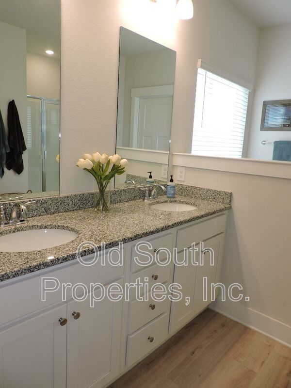 Easy access to shopping, interstate & Navy Federal complex! property image