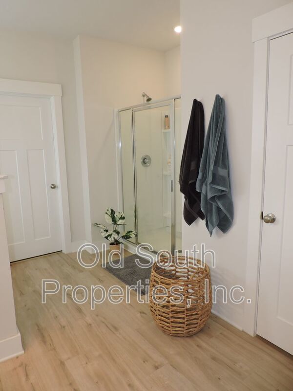 Easy access to shopping, interstate & Navy Federal complex! property image