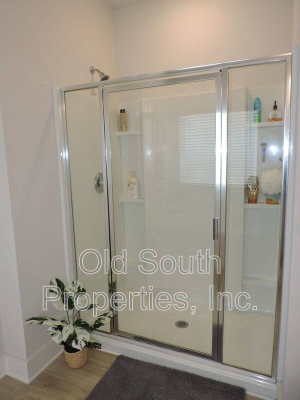 Easy access to shopping, interstate & Navy Federal complex! property image