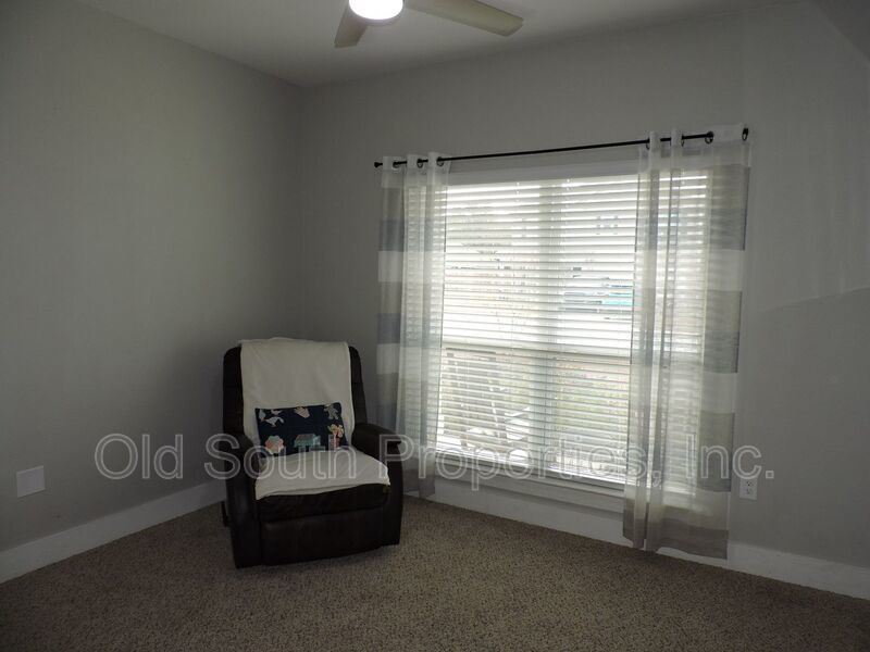 Easy access to shopping, interstate & Navy Federal complex! property image