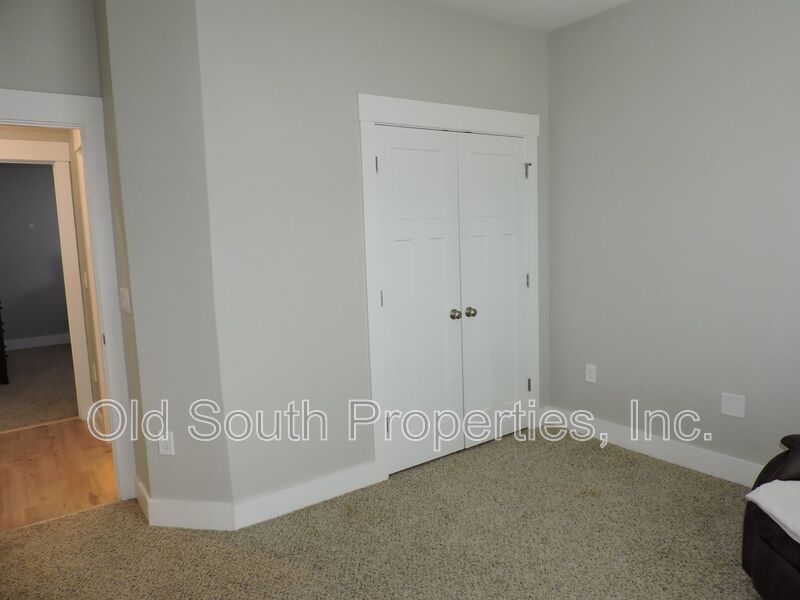 Easy access to shopping, interstate & Navy Federal complex! property image