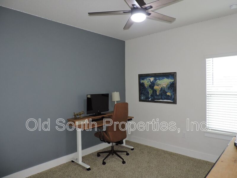 Easy access to shopping, interstate & Navy Federal complex! property image