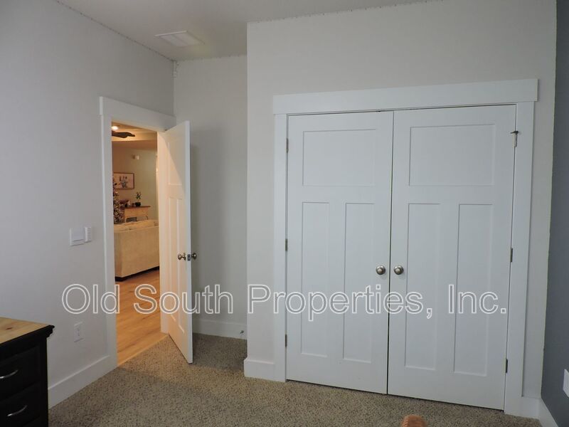 Easy access to shopping, interstate & Navy Federal complex! property image