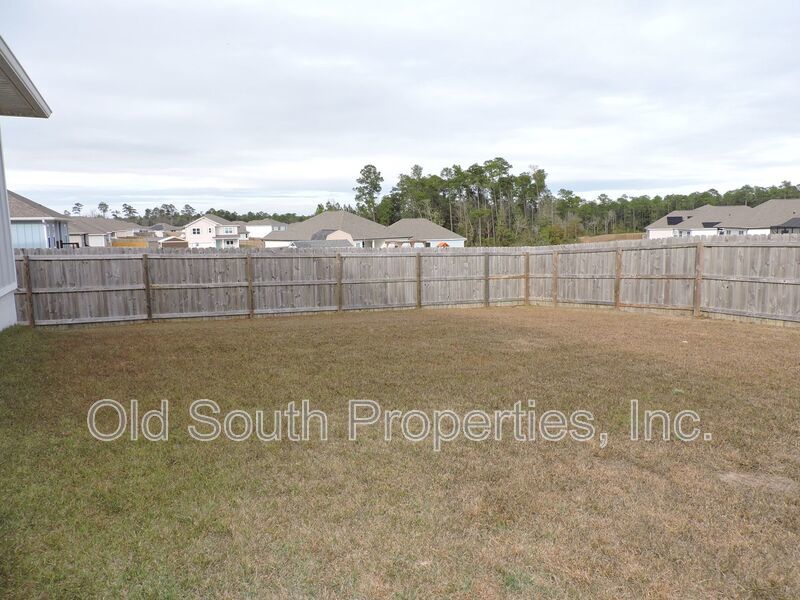 Easy access to shopping, interstate & Navy Federal complex! property image