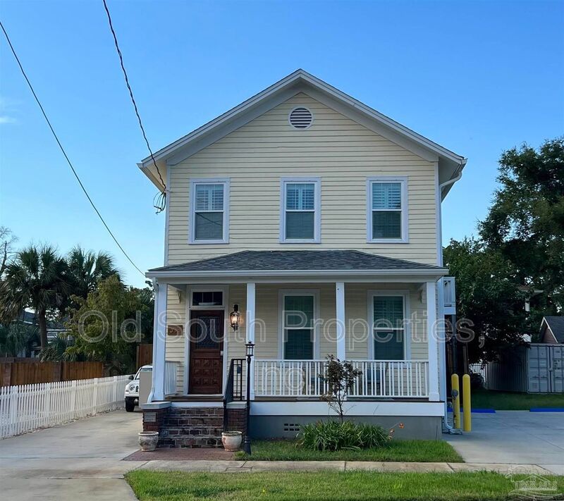 Beautifully renovated downstairs unit! property image