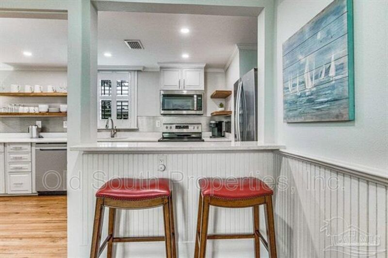 Beautifully renovated downstairs unit! property image