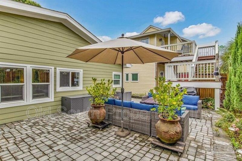 Beautifully renovated downstairs unit! property image