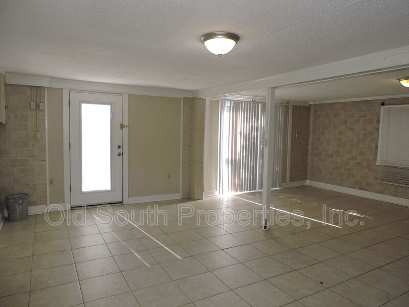 Cute cottage in East Hill! property image