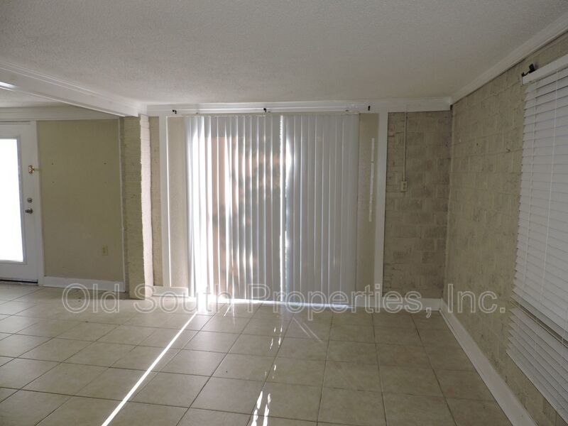 Cute cottage in East Hill! property image