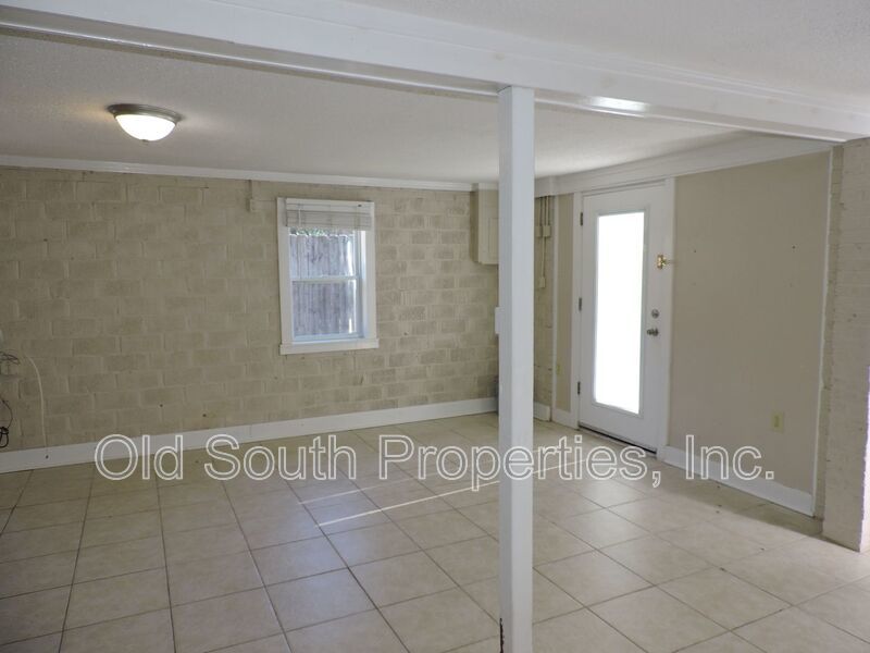 Cute cottage in East Hill! property image