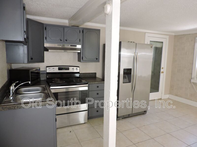 Cute cottage in East Hill! property image