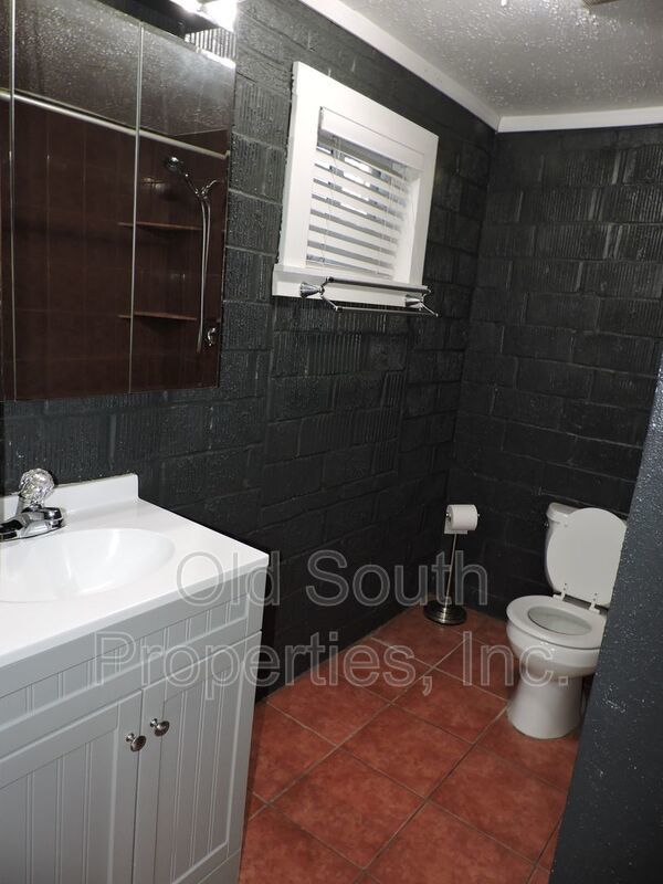 Cute cottage in East Hill! property image