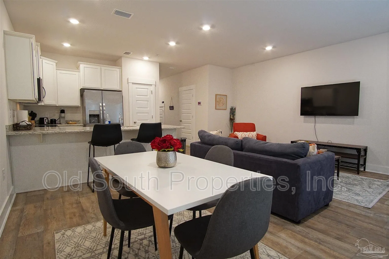 Easy access to Navy Federal complex, shopping & interstate. property image