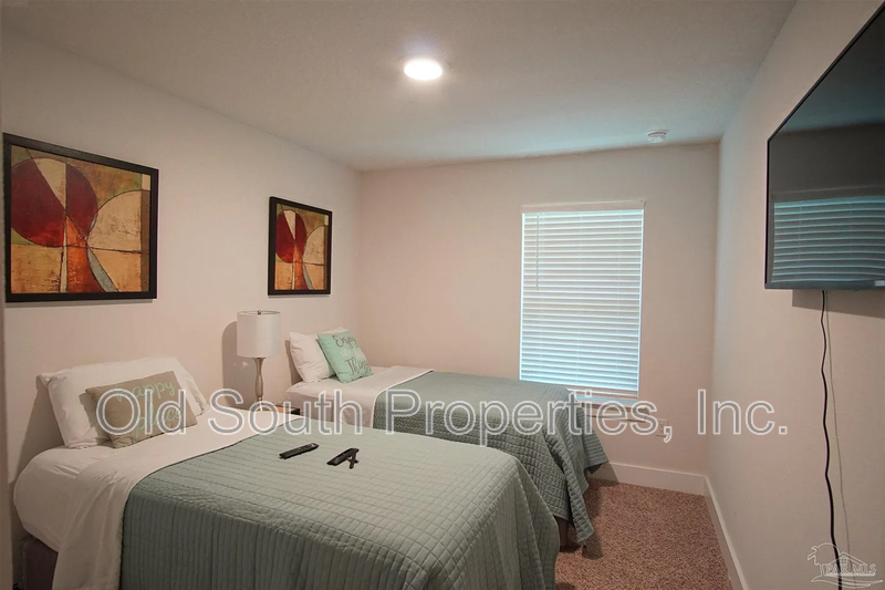 Easy access to Navy Federal complex, shopping & interstate. property image