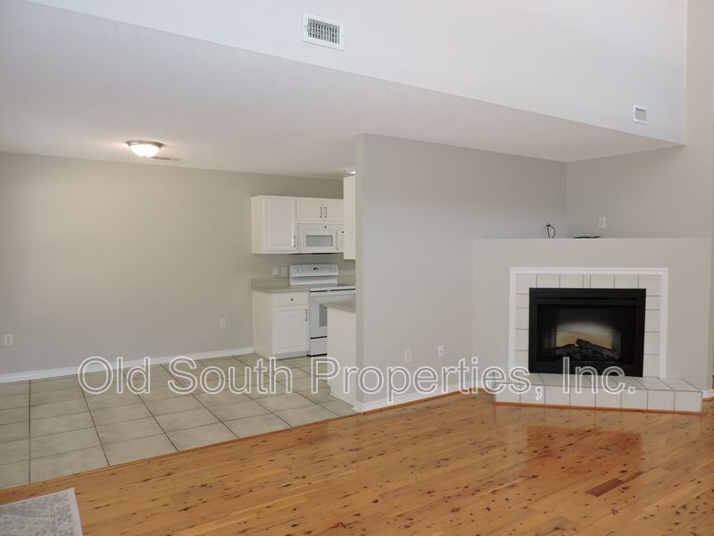 Conveniently located to shopping & Whiting Field! property image