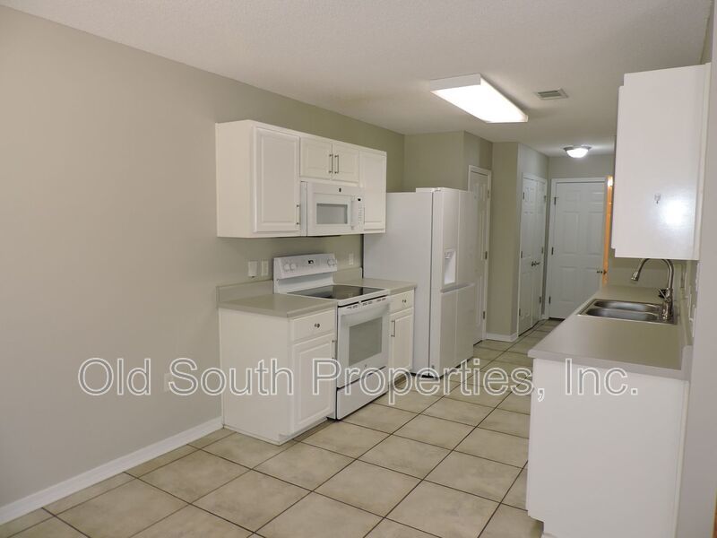 Conveniently located to shopping & Whiting Field! property image