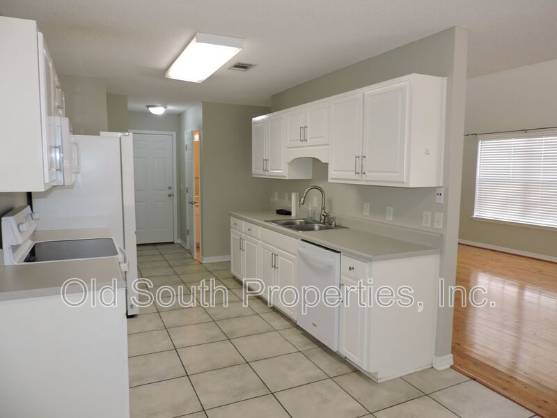 Conveniently located to shopping & Whiting Field! property image