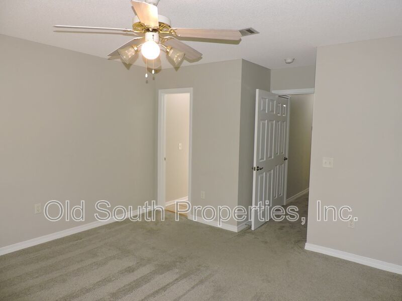 Conveniently located to shopping & Whiting Field! property image