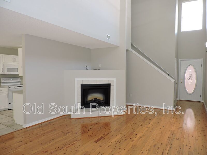 Conveniently located to shopping & Whiting Field! property image