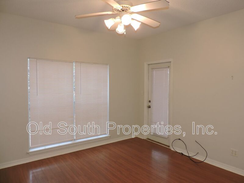 Easy access to interstate, shopping & hospitals! property image