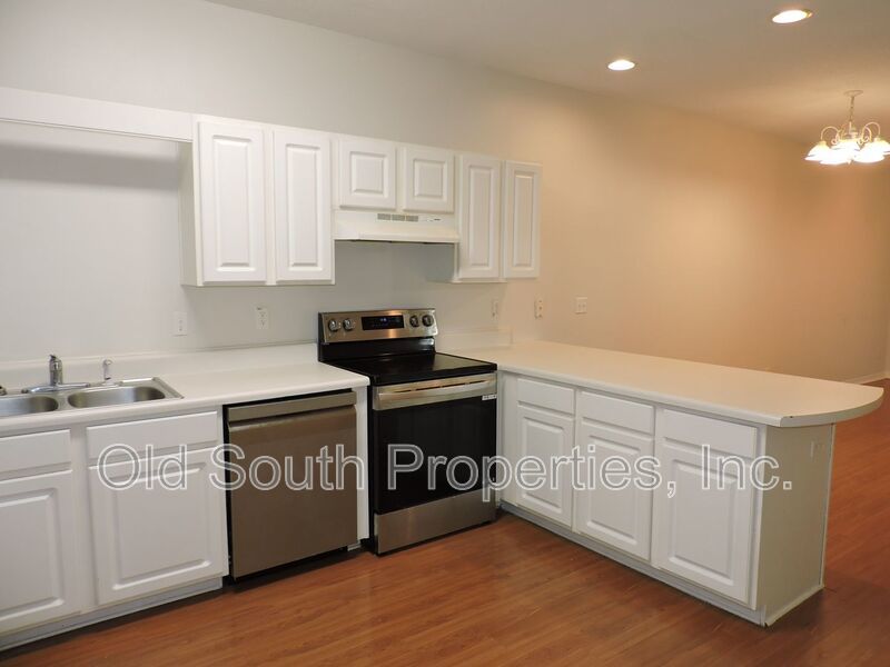 Easy access to interstate, shopping & hospitals! property image