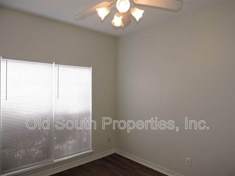 Easy access to interstate, shopping & hospitals! property image
