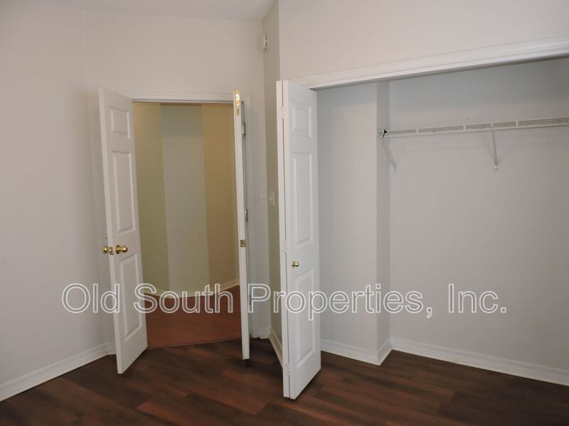 Easy access to interstate, shopping & hospitals! property image
