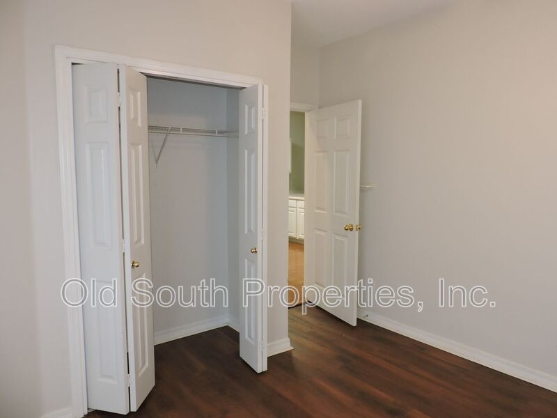 Easy access to interstate, shopping & hospitals! property image