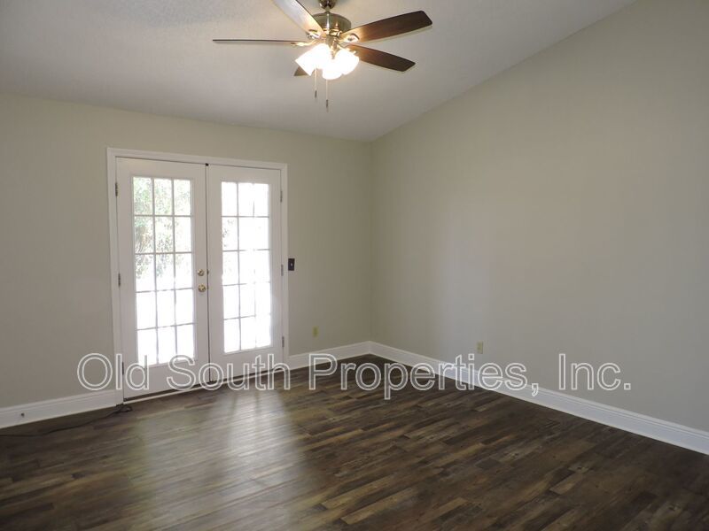 Upstairs unit with lots of updates! property image