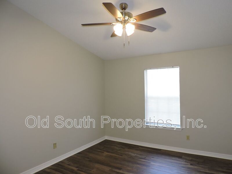 Upstairs unit with lots of updates! property image