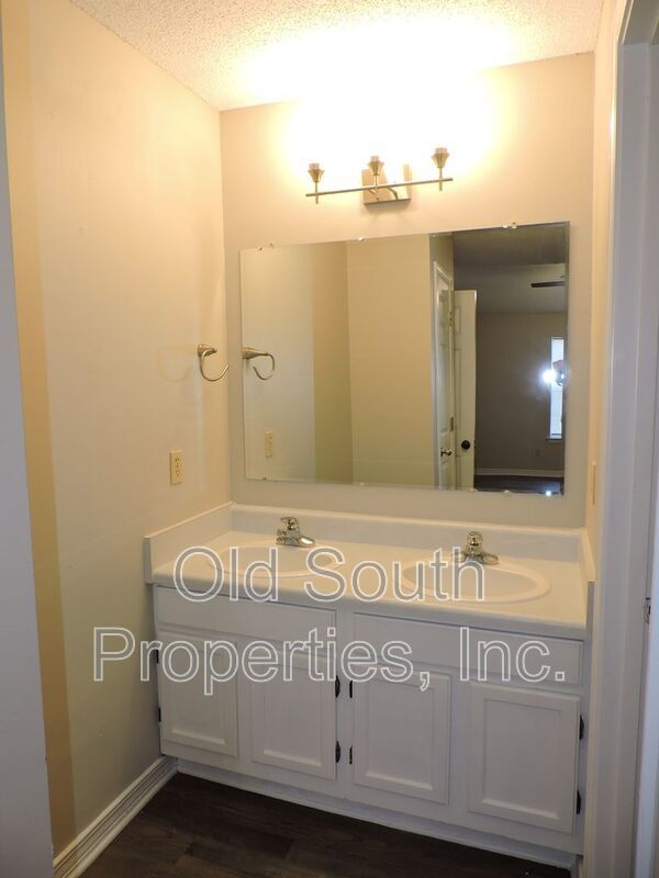 Upstairs unit with lots of updates! property image