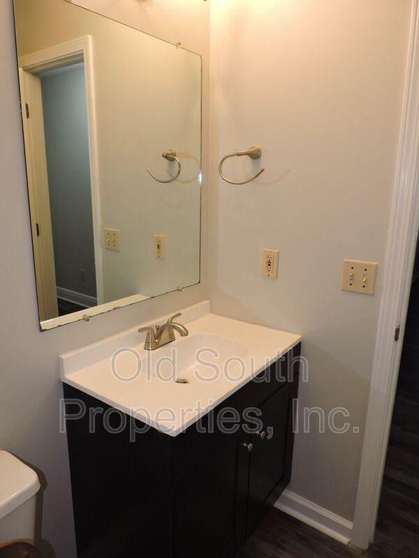 Upstairs unit with lots of updates! property image