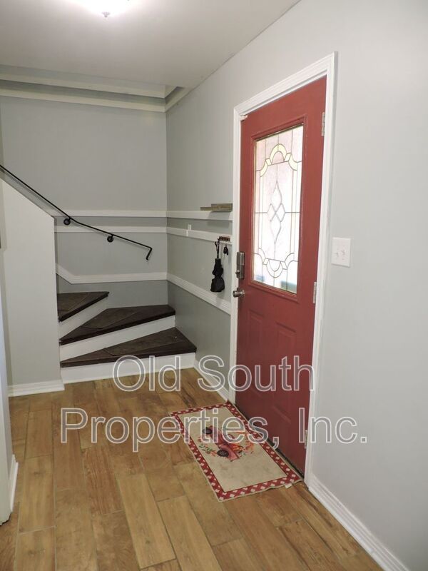 Easy access to bases & shopping! property image