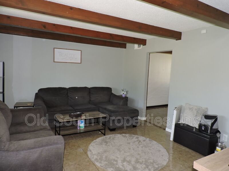 Easy access to bases & shopping! property image